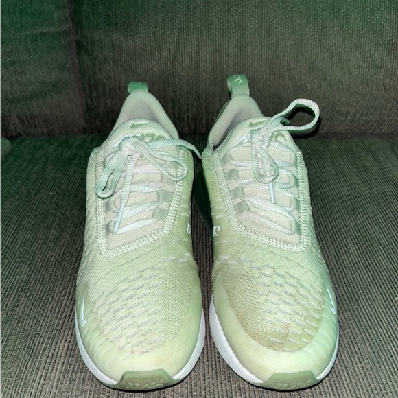 Nike Air Max 270 Shoes - Picture 2 of 9